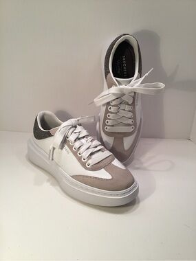 A17 Skechers Women's White and Taupe Low-Top Platform Sneakers